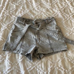 ☑️ grey denim shorts ☑️